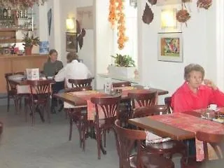 Drei Rosen Hotel 3*